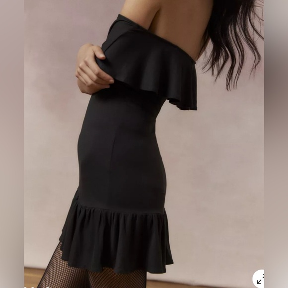 Urban Outfitters UO MRKT Item: Harper Off-The-Shoulder Ruffle Mini Dress Size M - Picture 3 of 3